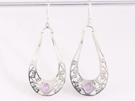 Lange opengewerkte zilveren oorbellen met amethist afbeelding 3