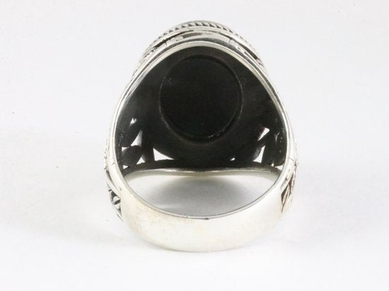Zware bewerkte zilveren ring met onyx afbeelding 3