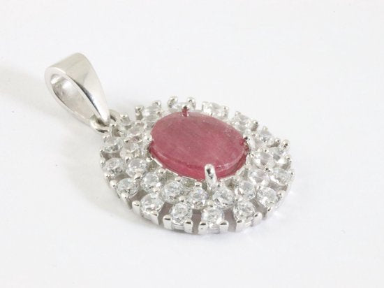 Zilveren hanger met robijn en witte topaas aan ketting afbeelding 2