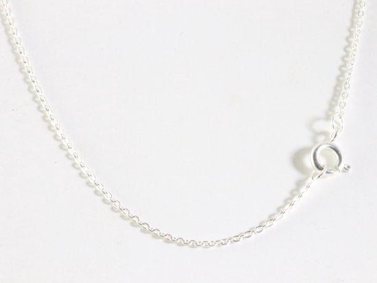 Fijne zilveren kruishanger met parelmoer aan ketting afbeelding 5