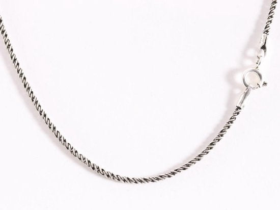 Opengewerkte zilveren hanger met robijn en spinel aan ketting afbeelding 4