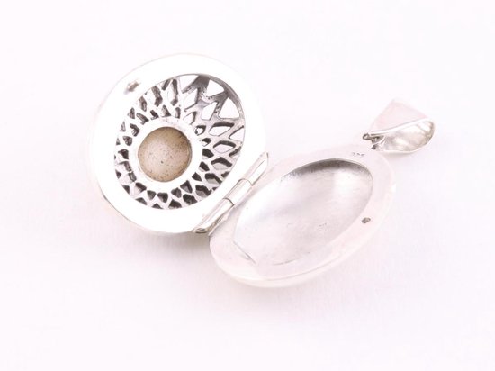 Ovaal opengewerkt zilveren medaillon met parelmoer afbeelding 5