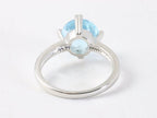 Ronde hoogglans zilveren ring met blauwe topaas afbeelding 3