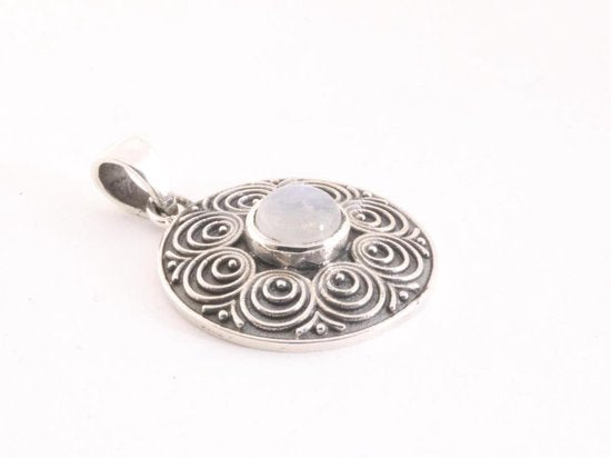 Ronde bewerkte zilveren hanger met regenboog maansteen afbeelding 2