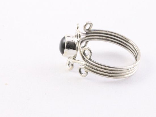 Fijne opengewerkte zilveren ring met onyx afbeelding 2