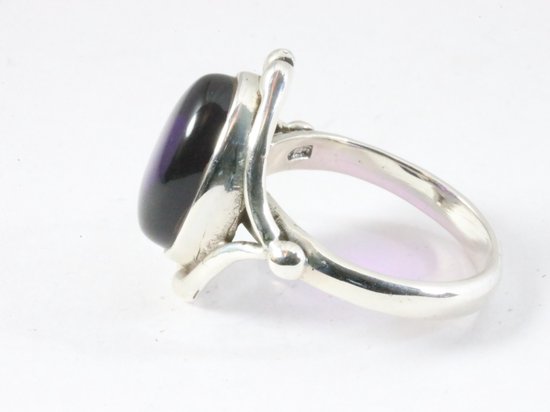 Bewerkte zilveren ring met amethist afbeelding 2
