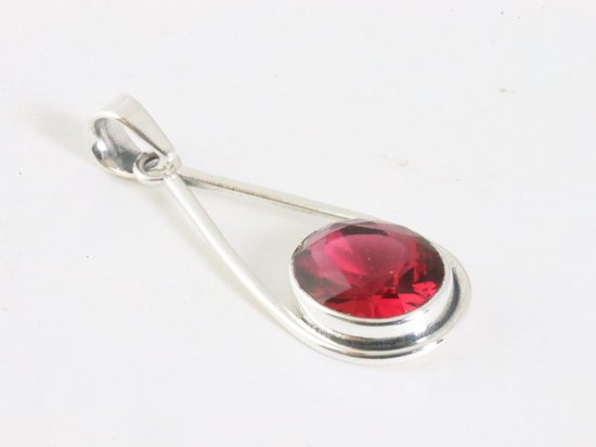 Opengewerkte zilveren hanger met roze toermalijn aan ketting afbeelding 2