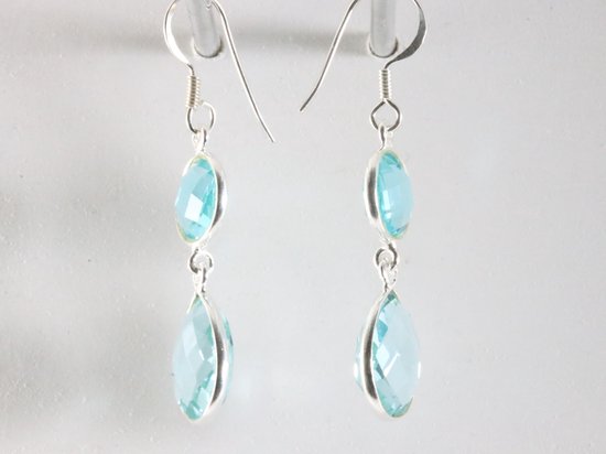 Zilveren oorbellen met blauwe topaas afbeelding 2