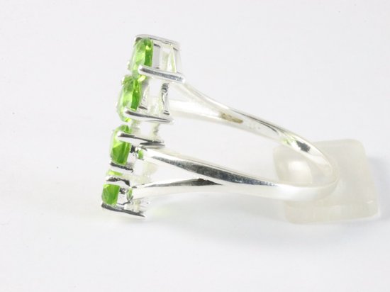 Langwerpige hoogglans zilveren ring met peridoot stenen afbeelding 4