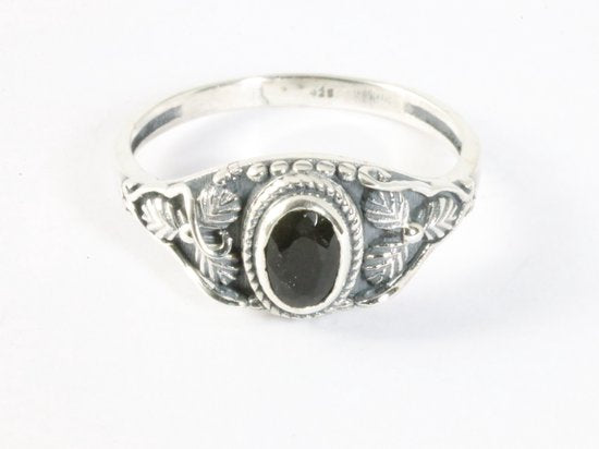 Fijne bewerkte zilveren ring met onyx afbeelding 4