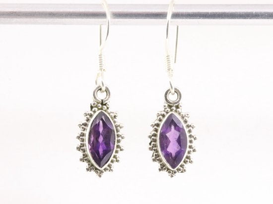 Fijne bewerkte zilveren oorbellen met amethist afbeelding 4