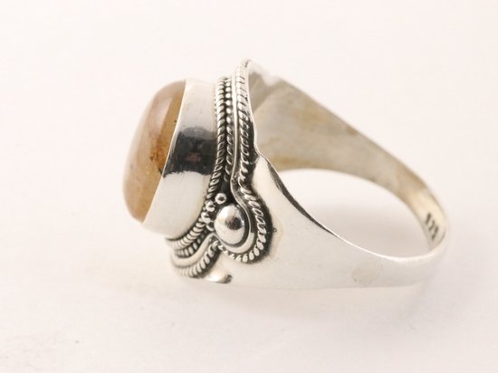 Bewerkte zilveren ring met gouden rutielkwarts afbeelding 2