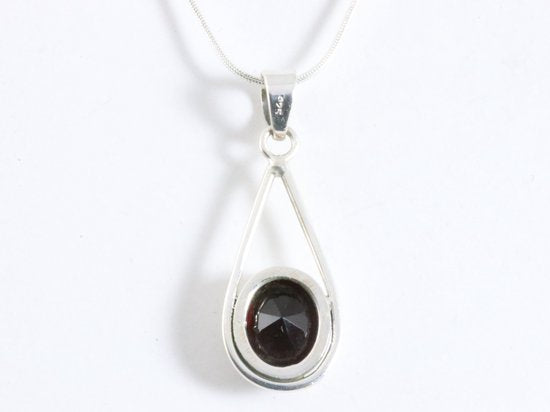 Zilveren hanger met granaat aan ketting afbeelding 3