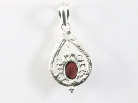 Opengewerkte zilveren hanger met granaat afbeelding 3