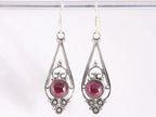 Lange opengewerkte zilveren oorbellen met granaat afbeelding 4