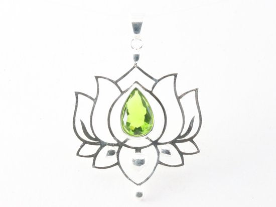 Opengewerkte zilveren lotus hanger met peridoot afbeelding 4