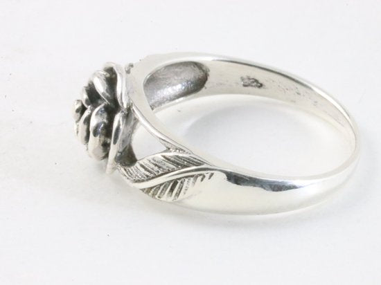 Bewerkte zilveren ring met roos afbeelding 2
