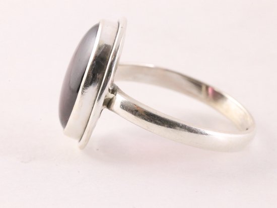 Ovale zilveren ring met granaat afbeelding 2