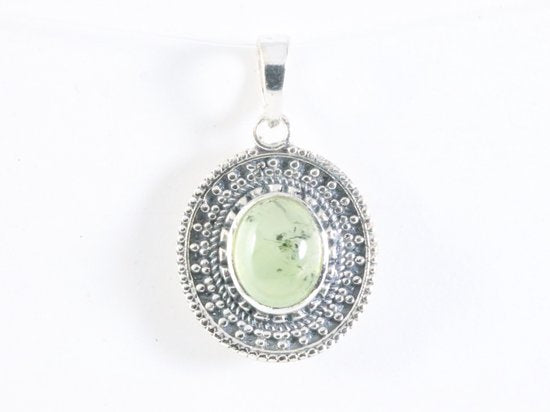 Bewerkte ovale zilveren hanger met prehniet afbeelding 3