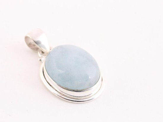 Ovale zilveren hanger met aquamarijn aan ketting afbeelding 2