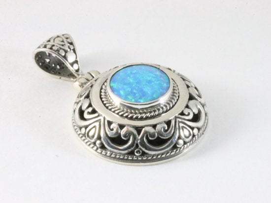 Traditionele bewerkte zilveren hanger met Australische opaal aan ketting afbeelding 2