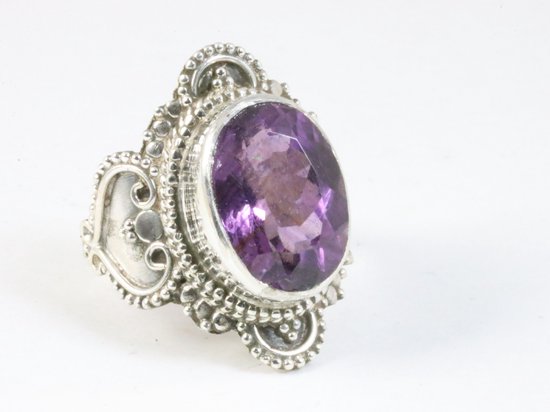 Bewerkte zilveren ring met amethist afbeelding 1