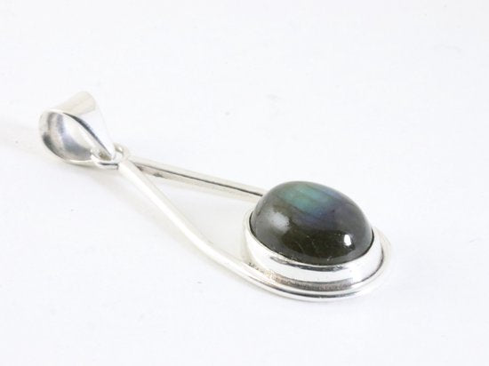 Zilveren hanger met labradoriet aan ketting afbeelding 2