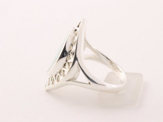 Opengewerkte zilveren ring met welo opaal afbeelding 2