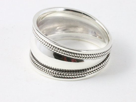 Brede hoogglans zilveren ring met kabelpatronen afbeelding 2
