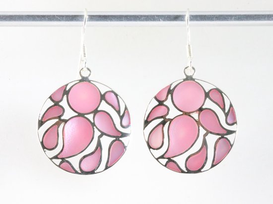 Ronde opengewerkte zilveren oorbellen met roze parelmoer afbeelding 4