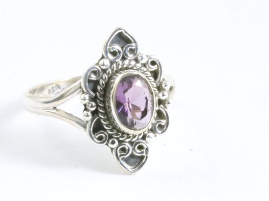 Fijne bewerkte zilveren ring met amethist afbeelding 1