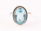 Bewerkte zilveren ring met blauwe topaas afbeelding 4