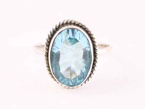 Bewerkte zilveren ring met blauwe topaas afbeelding 4