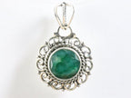 Ronde opengewerkte zilveren hanger met smaragd afbeelding 4