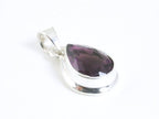 Druppelvormige zilveren hanger met amethist aan ketting afbeelding 2