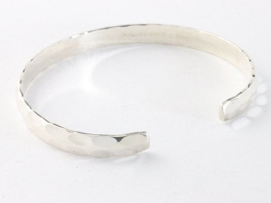 Gehamerde zilveren klemarmband afbeelding 2