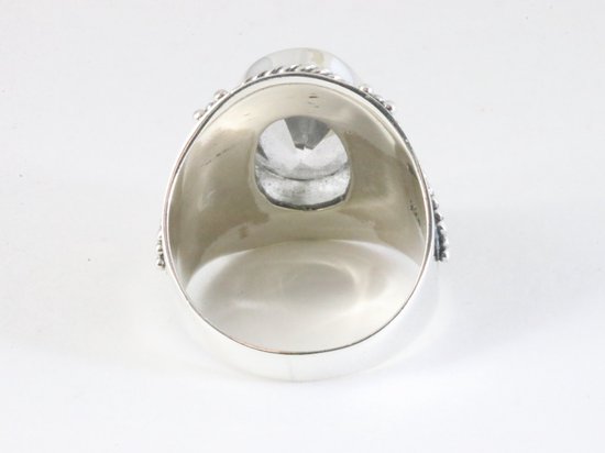 Bewerkte zilveren ring met bergkristal afbeelding 3