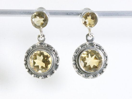 Ronde bewerkte zilveren oorstekers met citrien afbeelding 1