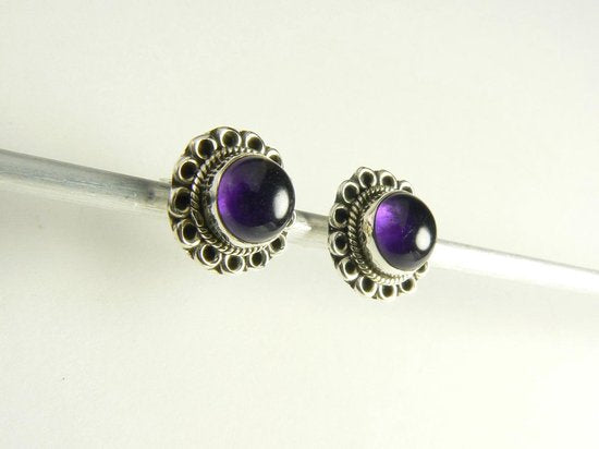 Bewerkte zilveren oorstekers met amethist afbeelding 3
