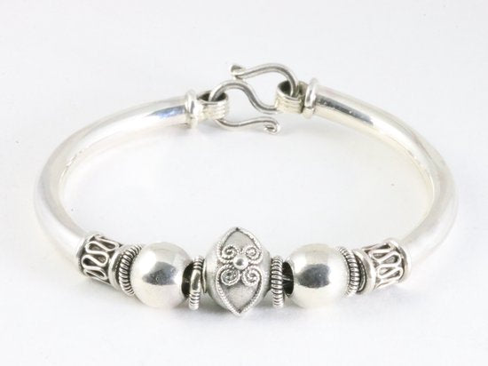 Zware bewerkte Balinese zilveren bangle afbeelding 1