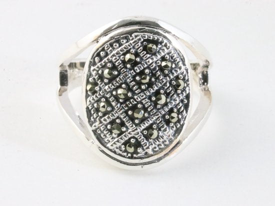 Zware opengewerkte zilveren ring met marcasiet afbeelding 4