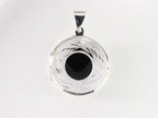 Rond bewerkt zilveren medaillon met onyx afbeelding 4