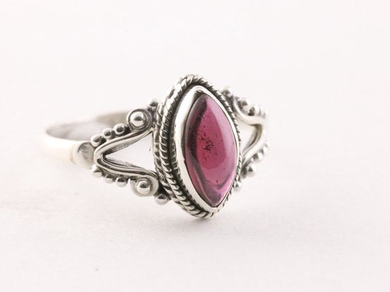 Fijne bewerkte zilveren ring met granaat afbeelding 1