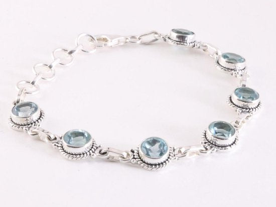Bewerkte zilveren schakelarmband met blauwe topaas afbeelding 2