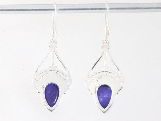 Opengewerkte zilveren oorbellen met blauwe saffier afbeelding 3