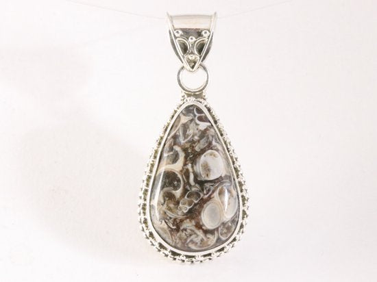 Traditionele bewerkte zilveren hanger met turitella agaat afbeelding 1
