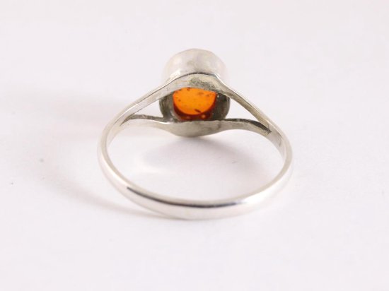 Fijne zilveren ring met amber afbeelding 3