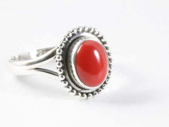Bewerkte zilveren ring met rode koraal steen afbeelding 1