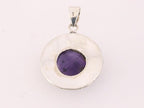 Ronde bewerkte zilveren hanger met amethist afbeelding 3