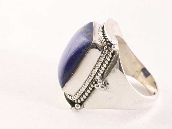 Bewerkte zilveren ring met lapis lazuli afbeelding 2